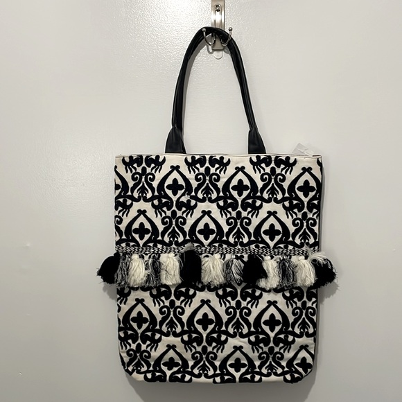 NWT Blue & White Canvas and Faux leather Embroidered tassel Tote Bag NWT. 15x17” - Picture 1 of 13